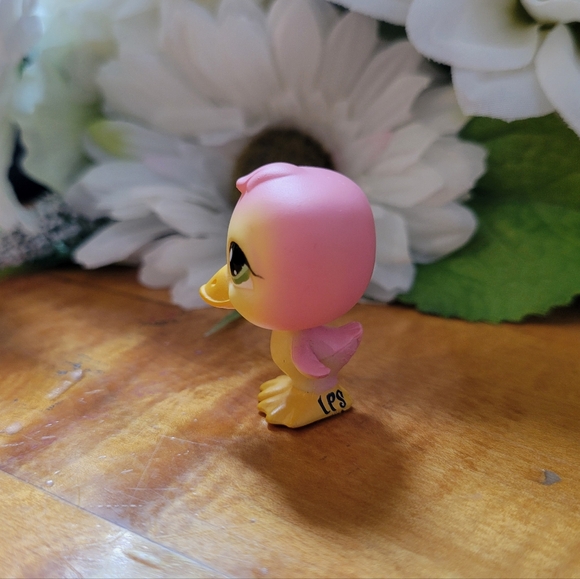 Littlest Pet Shop LPS #1002 Duck Pink Yellow Duckling Green Eyes Bird 2008 - Picture 5 of 10